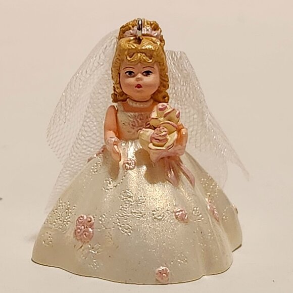 ADORABLE Hallmark Rosette Dreams Bride and Groom Miniature Ornaments 2005 - Picture 3 of 9